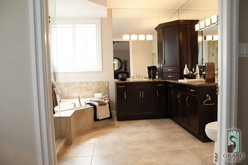 Grand Ridge Bathroom